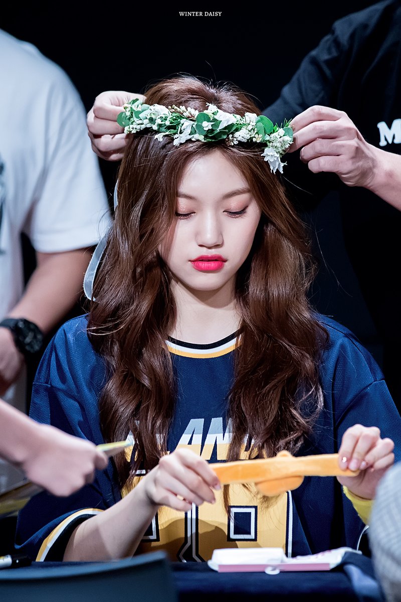 Fans Discover Weki Meki Doyeon's Doppelganger From China! - KPop News