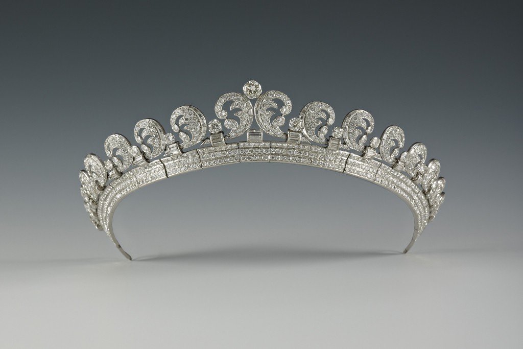 Księżna Kate Królewska biżuteria The Cartier Halo Tiara