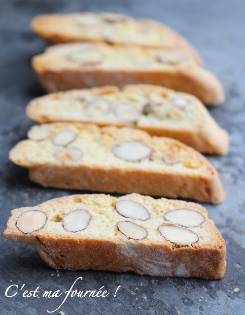 Croissants aux amandes - biscuits italiens - Recettes de cuisine Ôdélices