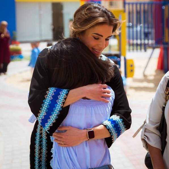 Queen Rania's most stylish moments. Basmet Al-Khair Charitable Society for traditional Jordanian spring dressing
