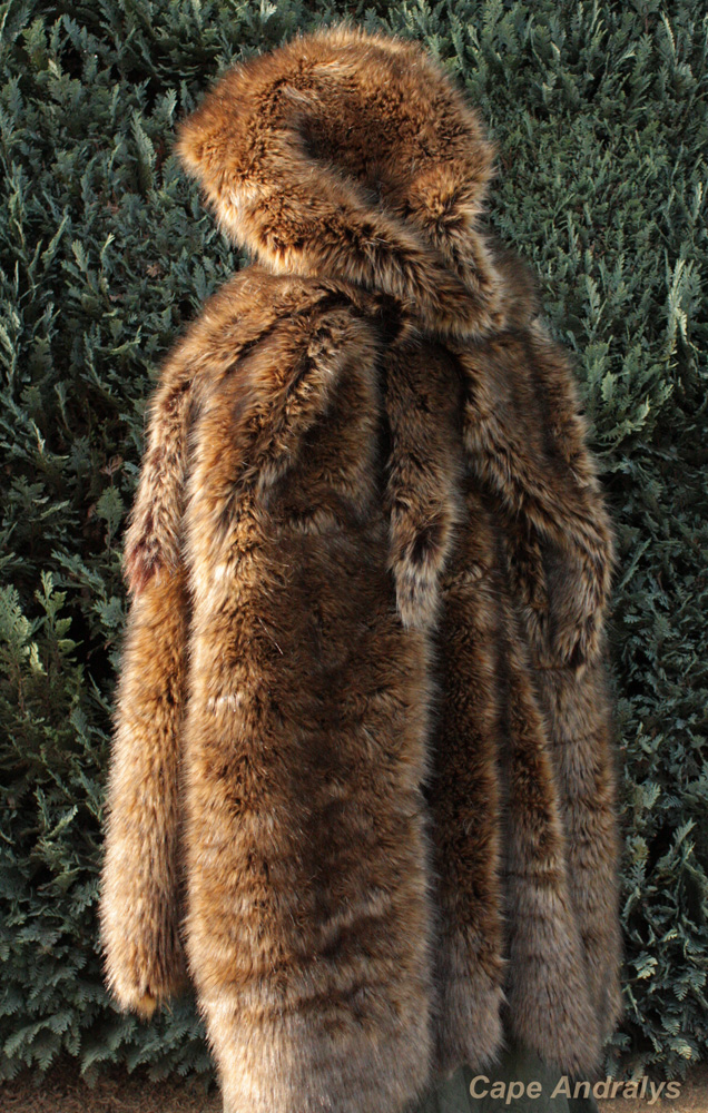 Robes de mari?�e ?� Bordeaux: Cape en fourrure nordique 