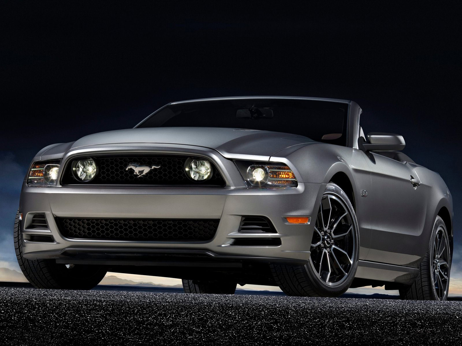 Gambar Mobil Ford Mustang GT 2013