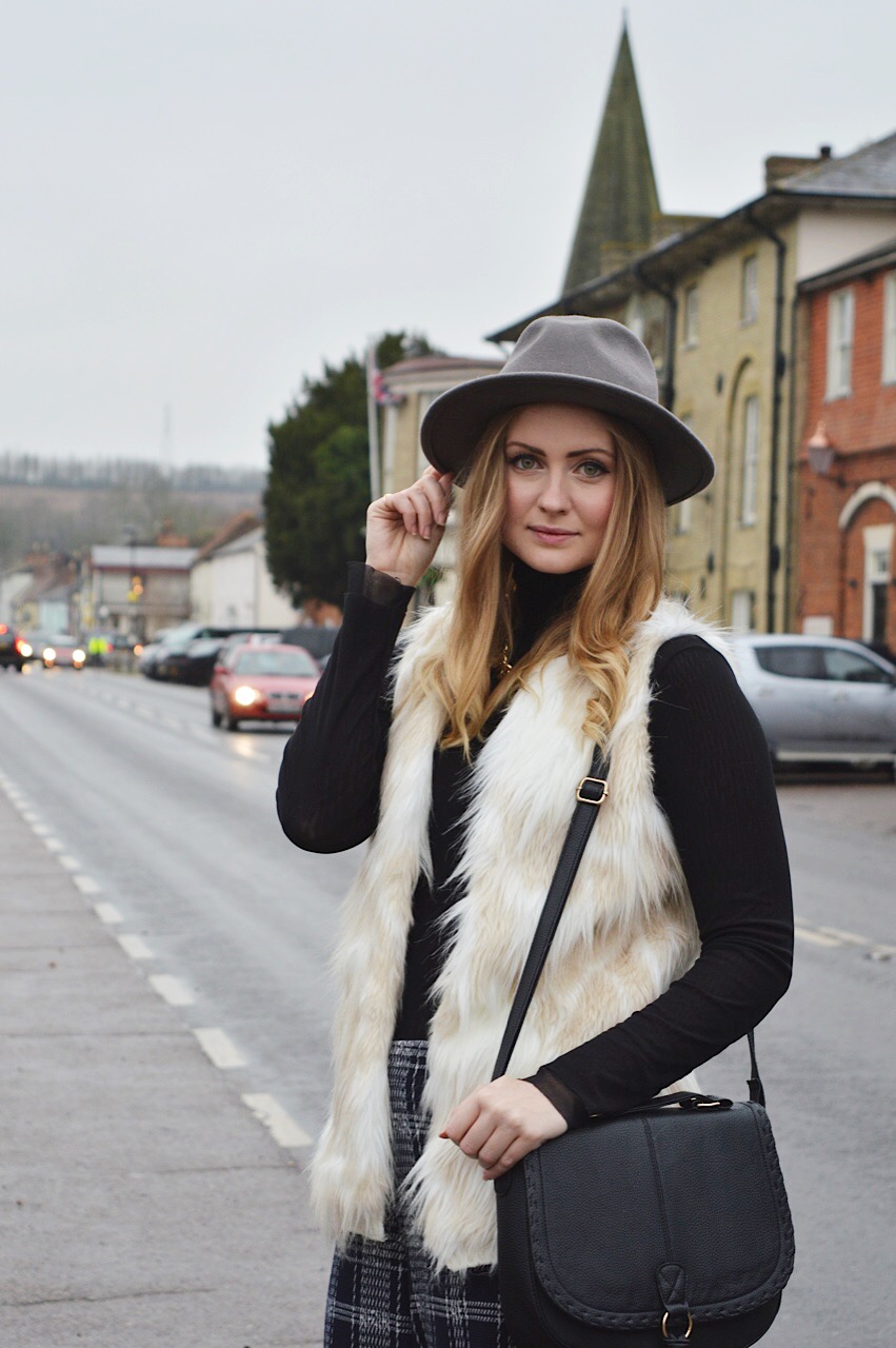 Retro seventies inspired outfit from the high street by fashion blogger FashionFake