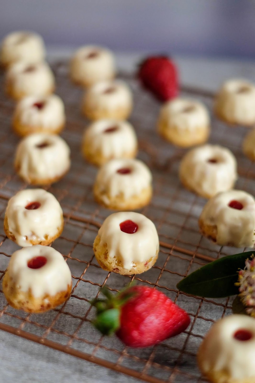 Erdbeer und Mandel Mini Gugelhupfe | Marion&amp;#39;s Kaffeeklatsch