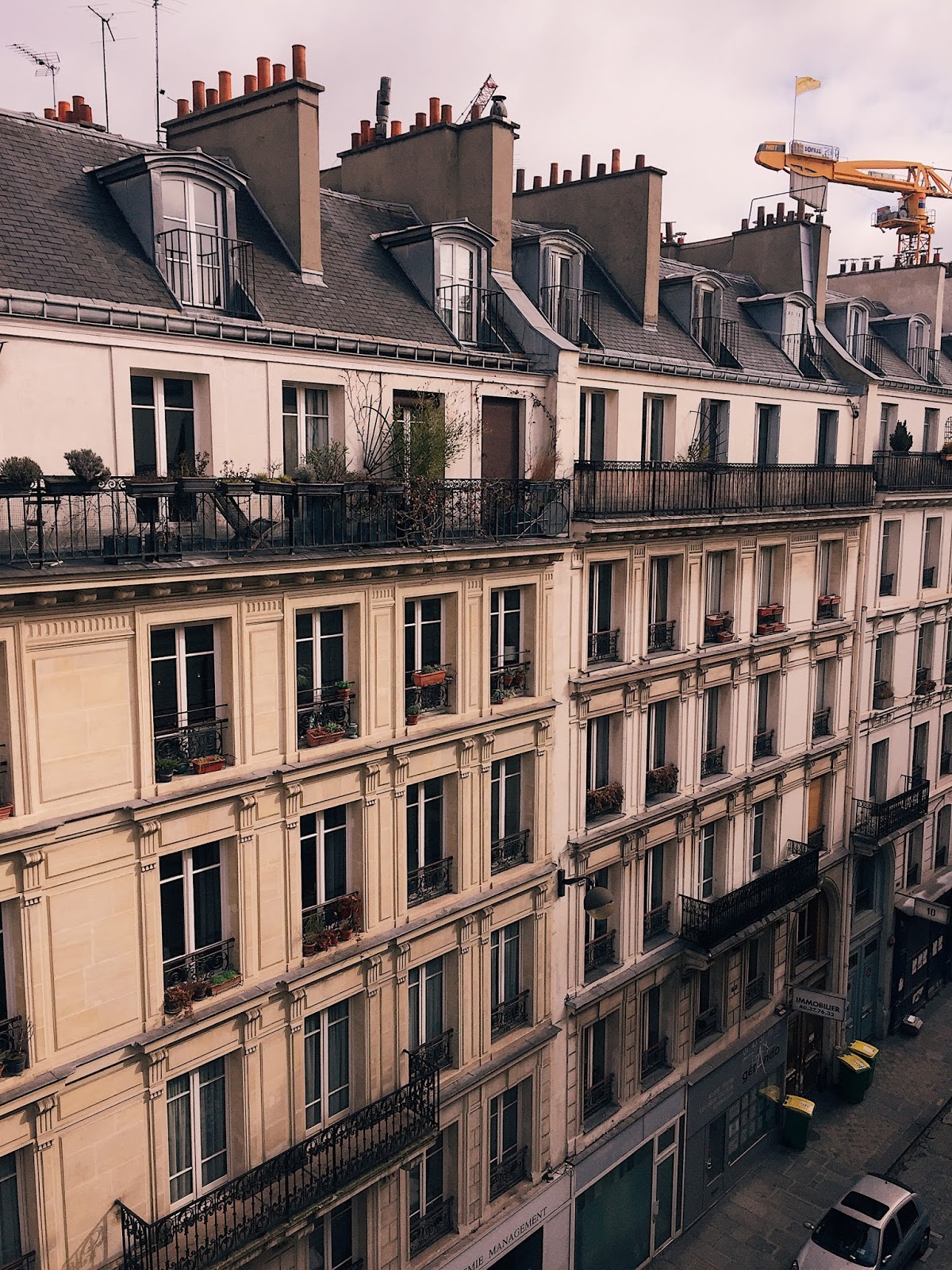 instagram guide to paris, must shot pics paris, where to take pictures in paris, what to capture in paris, paris, paris travel guide, paris balcony, paris architecture, paris pic, paris building