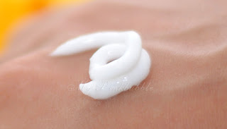 Douglas Essential unique moisturising cream face & body textura