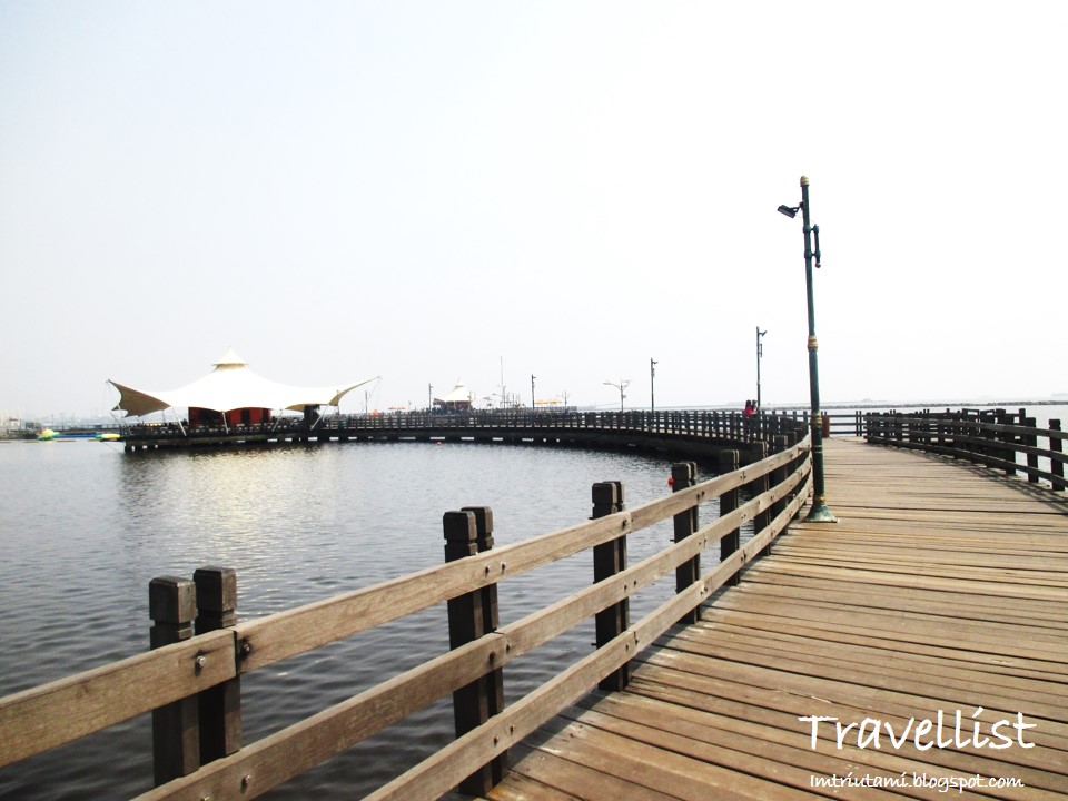 Le Bridge Cafe Pantai Marina Dan Bersepeda Keliling Ancol