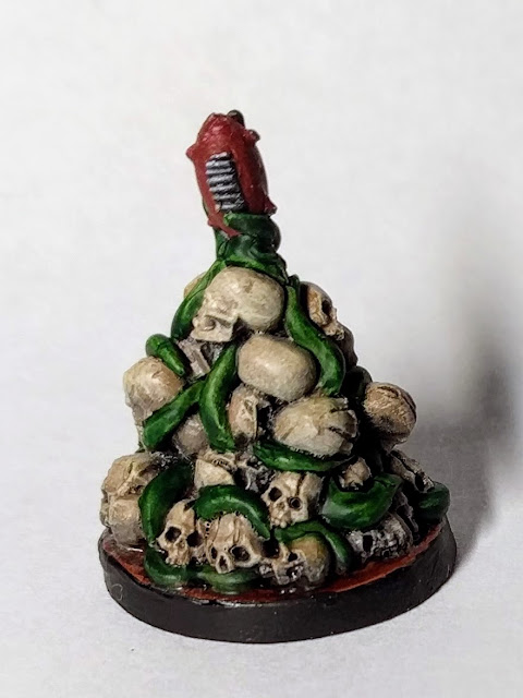 Skull mound with tentacles and a ball fully painted