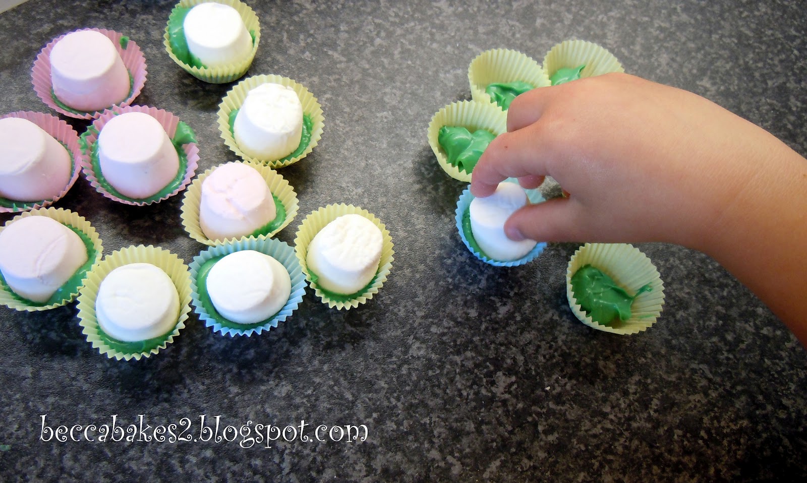 Becca Bakes Marshmallow Top Hats are just the cutest thing.
