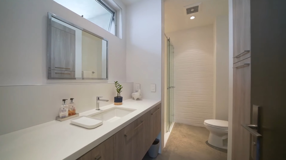 Tour 248 Bernard Ave, Venice, CA vs. 33 Interior Design Photos