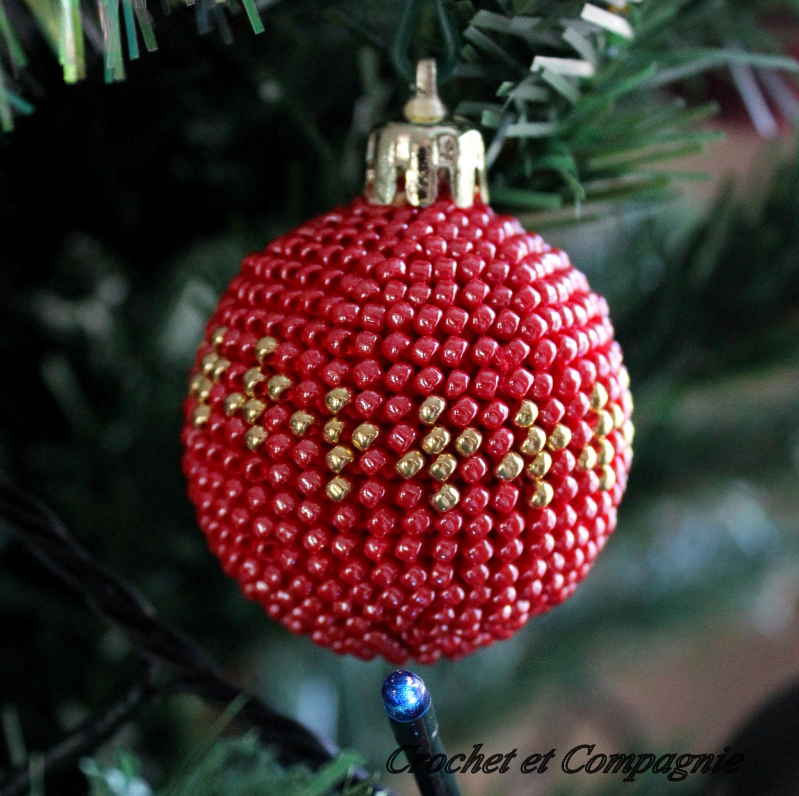 Crochet et compagnie: Une boule de Noël perlée - défi SC #251