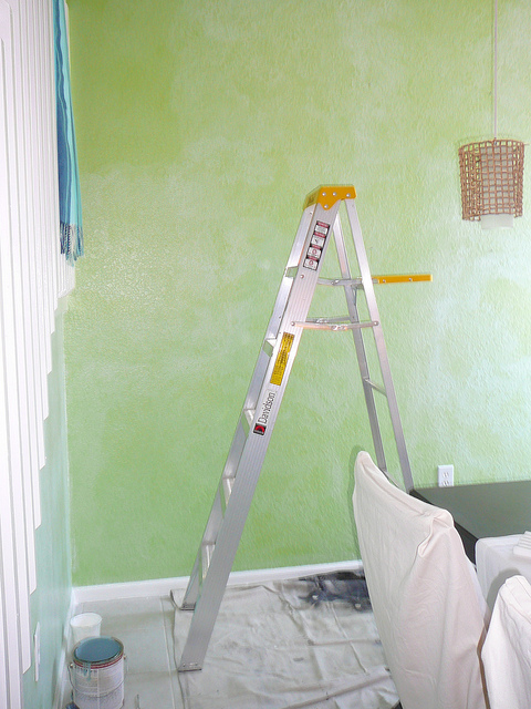 Tips For Cleaning a Painted Wall