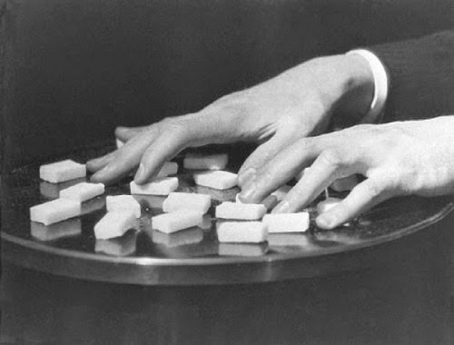 Stereosc2pe + | The Hands of Antonin Artaud | Man Ray (1922)