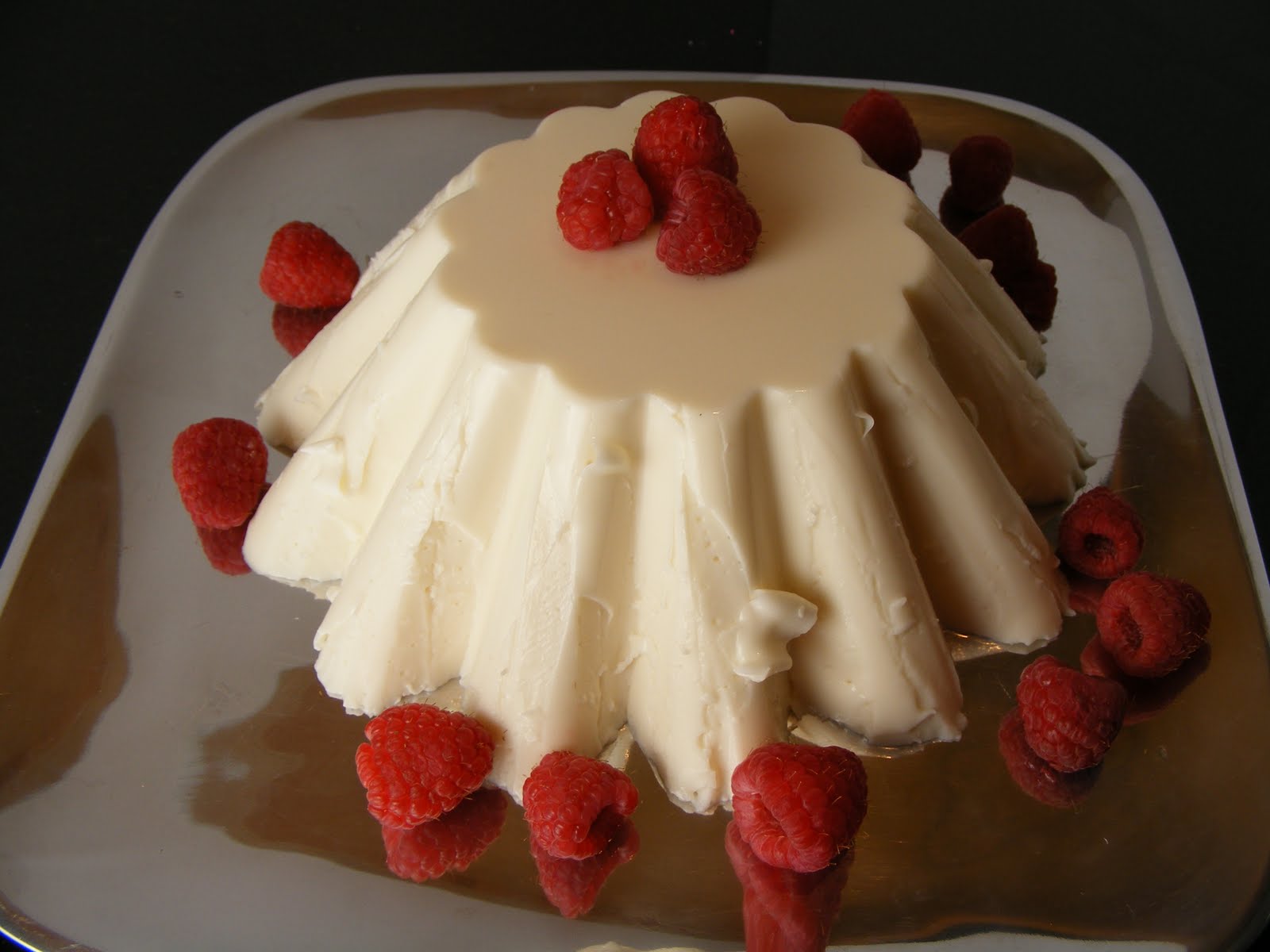 The Virtual Goody Plate Russian Cream