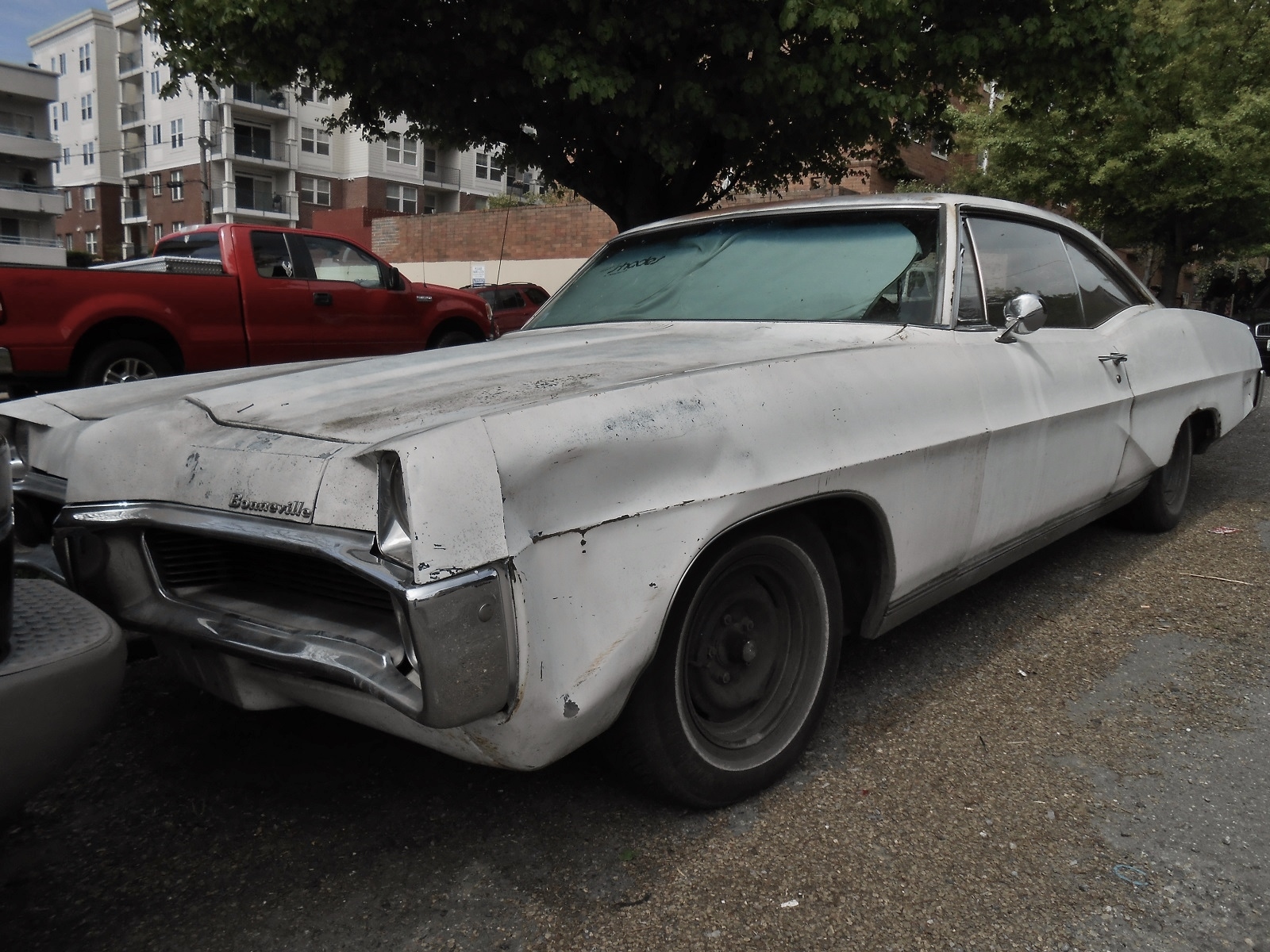 Seattle's Parked Cars: 1967 Pontiac Bonneville