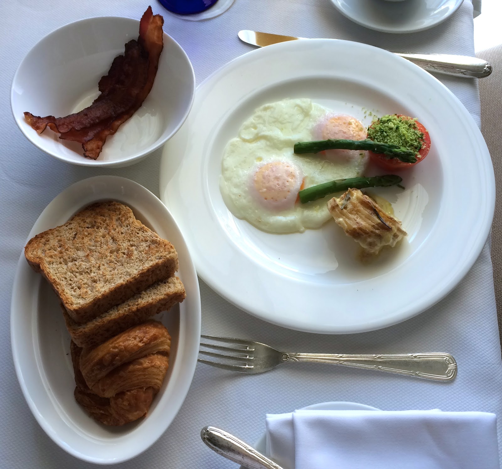 Blue Skies for Me Please RitzCarlton Room Service Review Cancún, Mexico