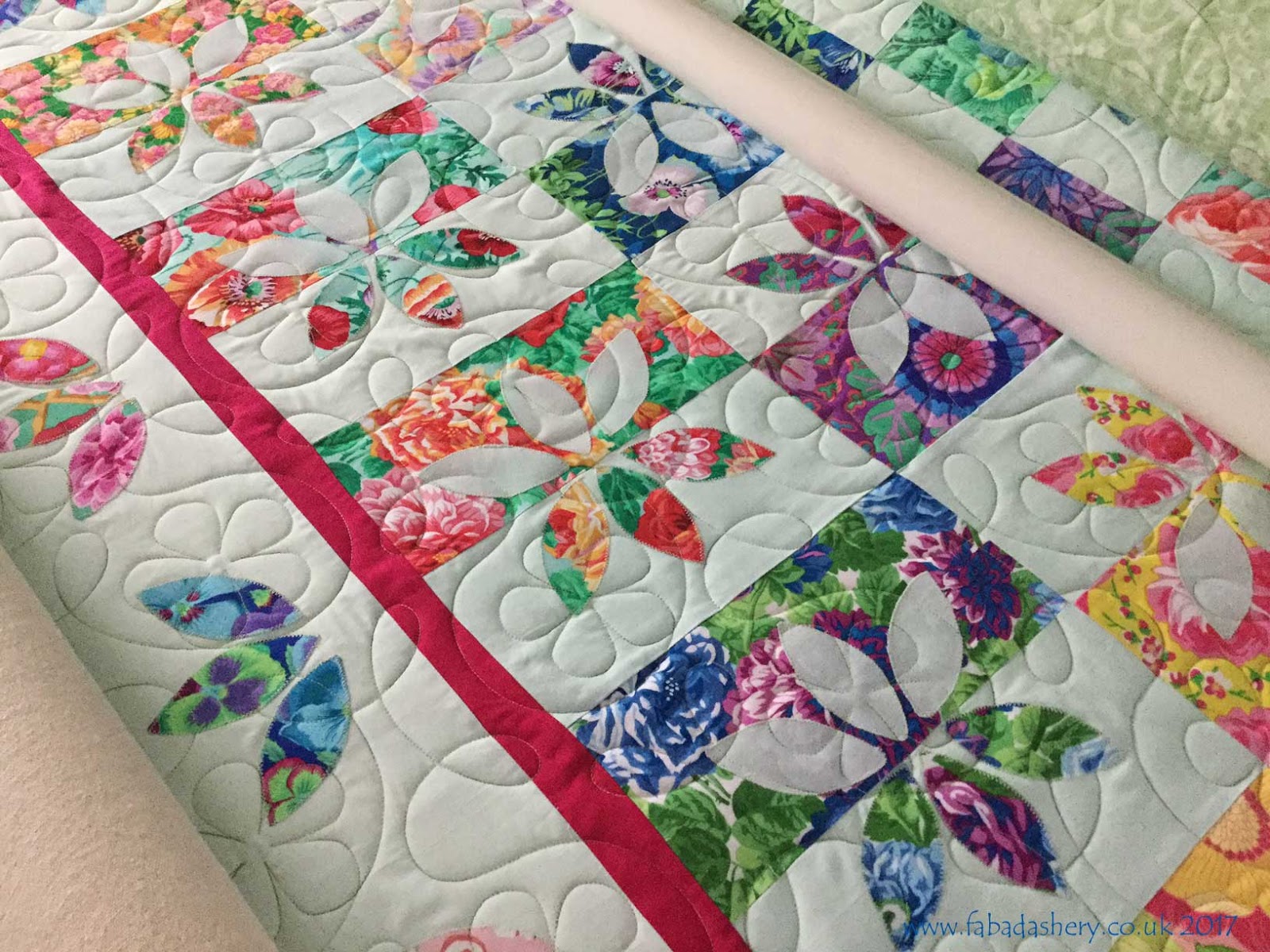 Fabadashery Longarm Quilting Wallflower quilt made by Pauline