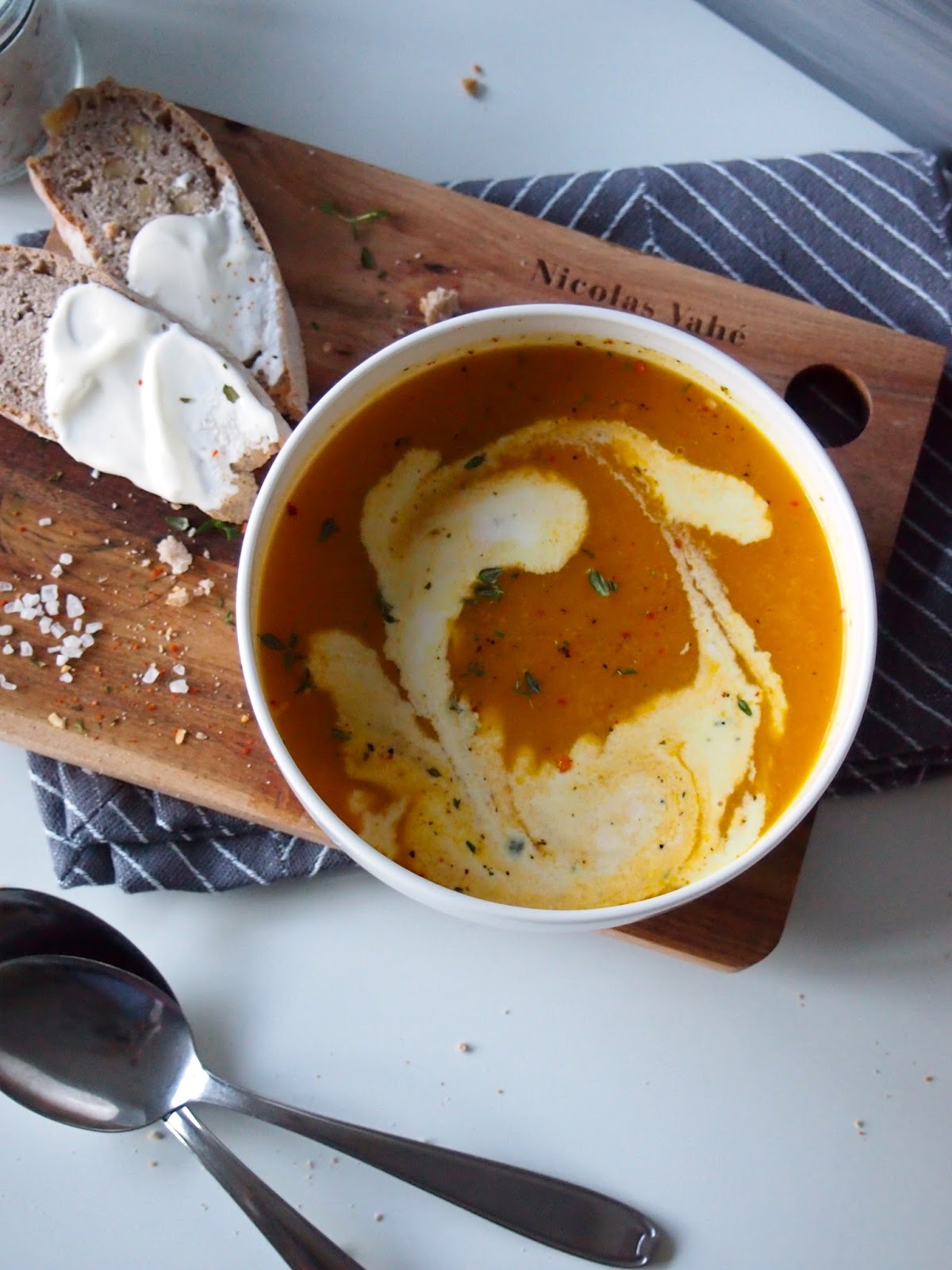dieZuckerbäckerei: Karotten-Ingwer-Suppe mit Walnussbrot von Katie ...