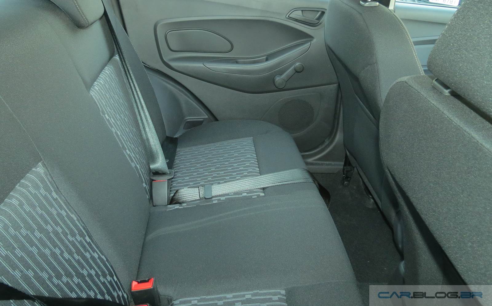 Ford Ka SE 1.0 2016 - interior - espaço traseiro