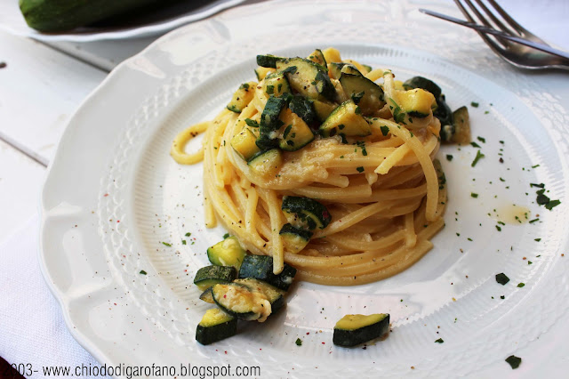 spaghetti quadrati alla carbonara di zucchine