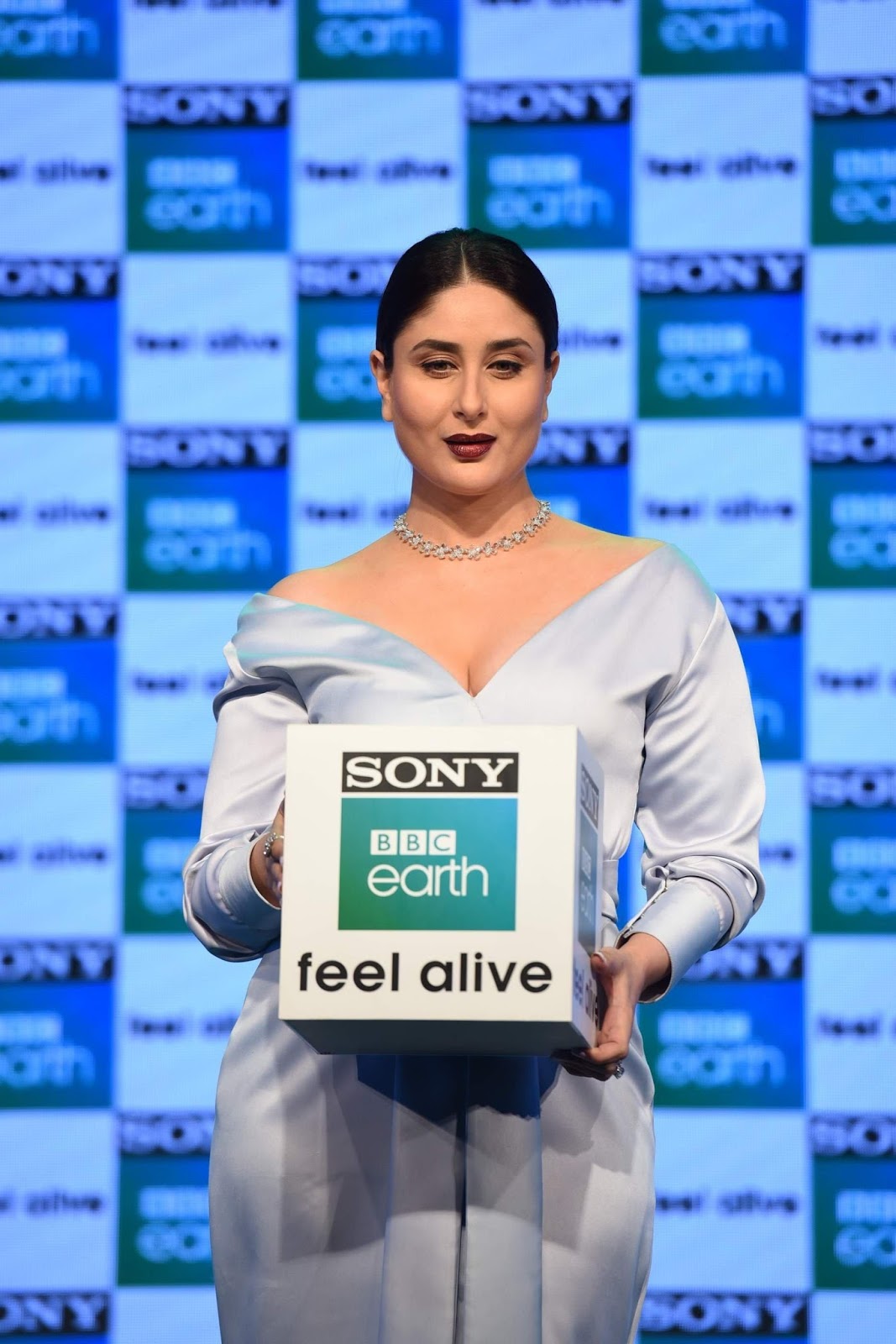 Kareena Kapoor Super Sexy Cleavage Show At The Launch Event of Sony BBC Earth