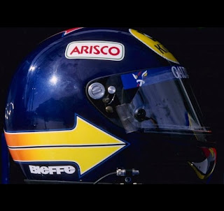 Il casco del brasiliano Pedro Diniz è ispirato a quello usato dal connazionale Carlos Pace negli anni '70