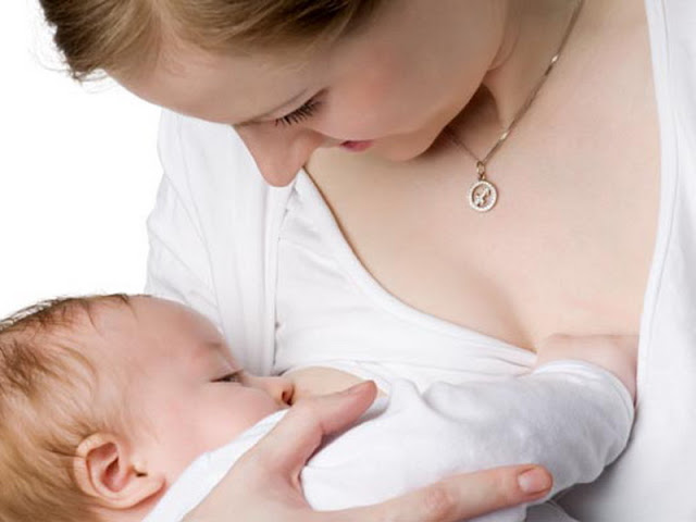 Menyusui Saat Bayi Demam Vaksin, Baik Dilakukan atau Tidak? Menyusui Saat Bayi Demam Vaksin, Baik Dilakukan atau Tidak?