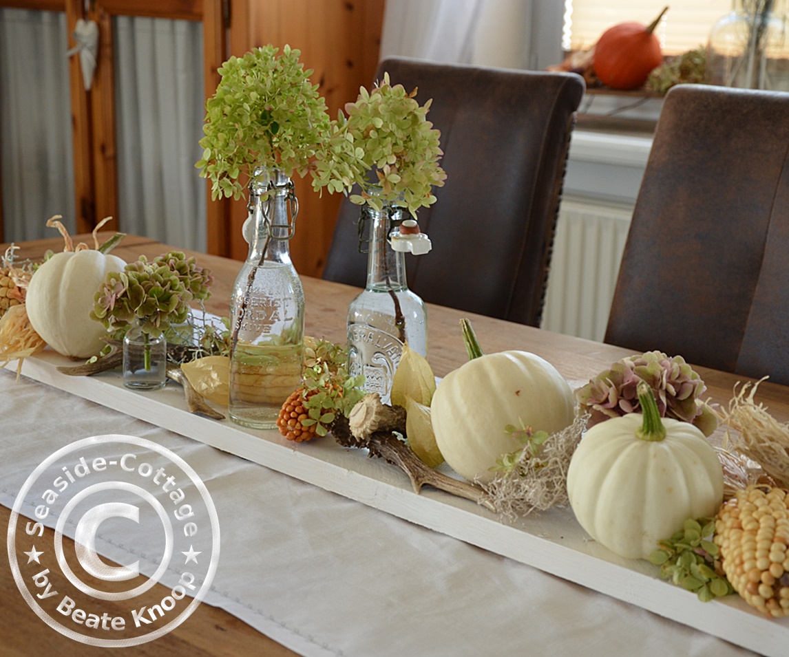 Herbstliche Tischdeko In Weiss Seaside Cottage