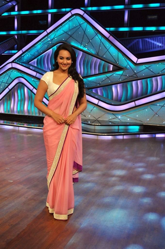 Sonakshi Sinha In Pink Sexy Sare