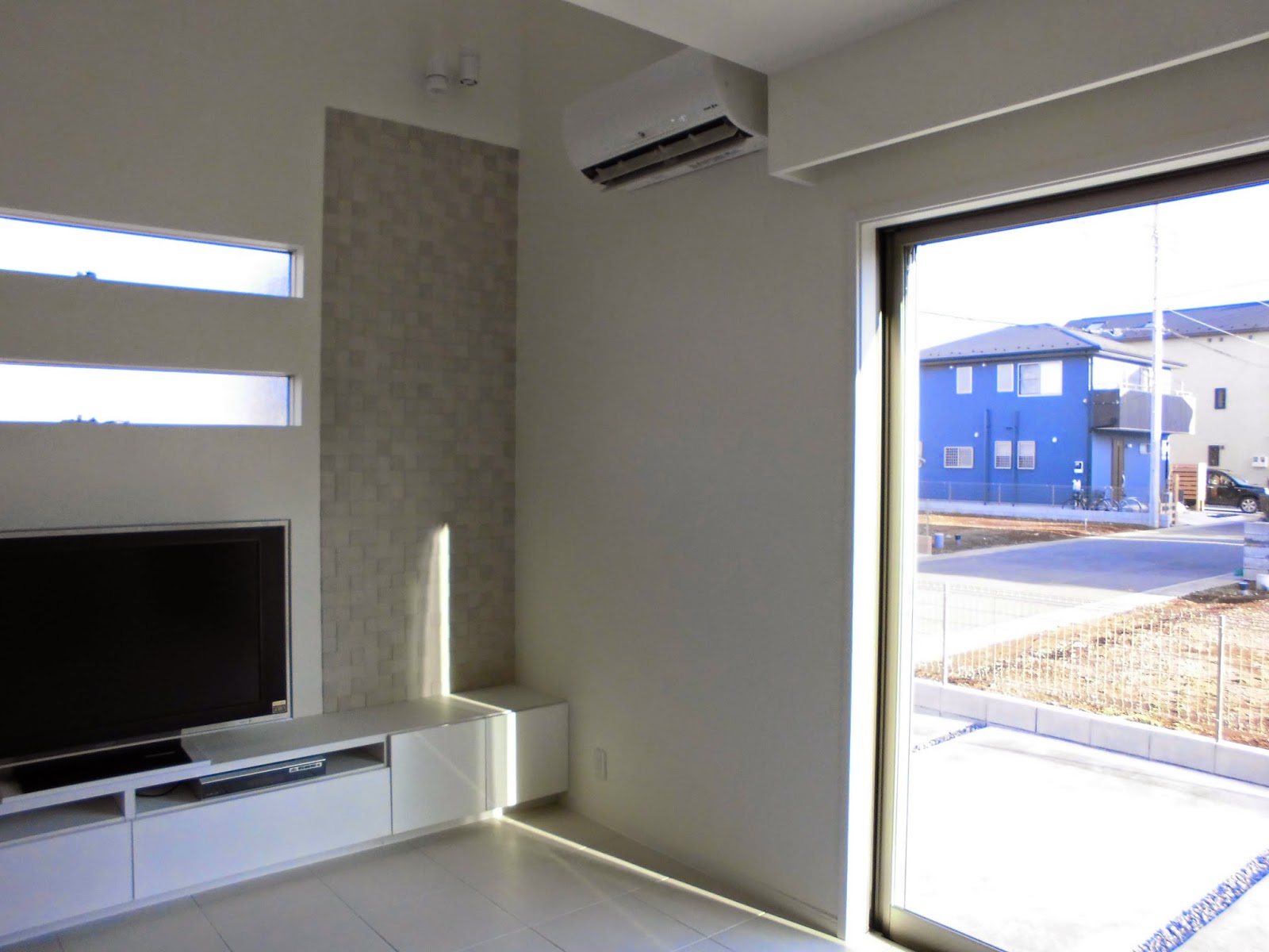 工事屋女社長の奮闘気？ エアコン設置3台 LDK吹き抜け 室外機の設置場所が・・