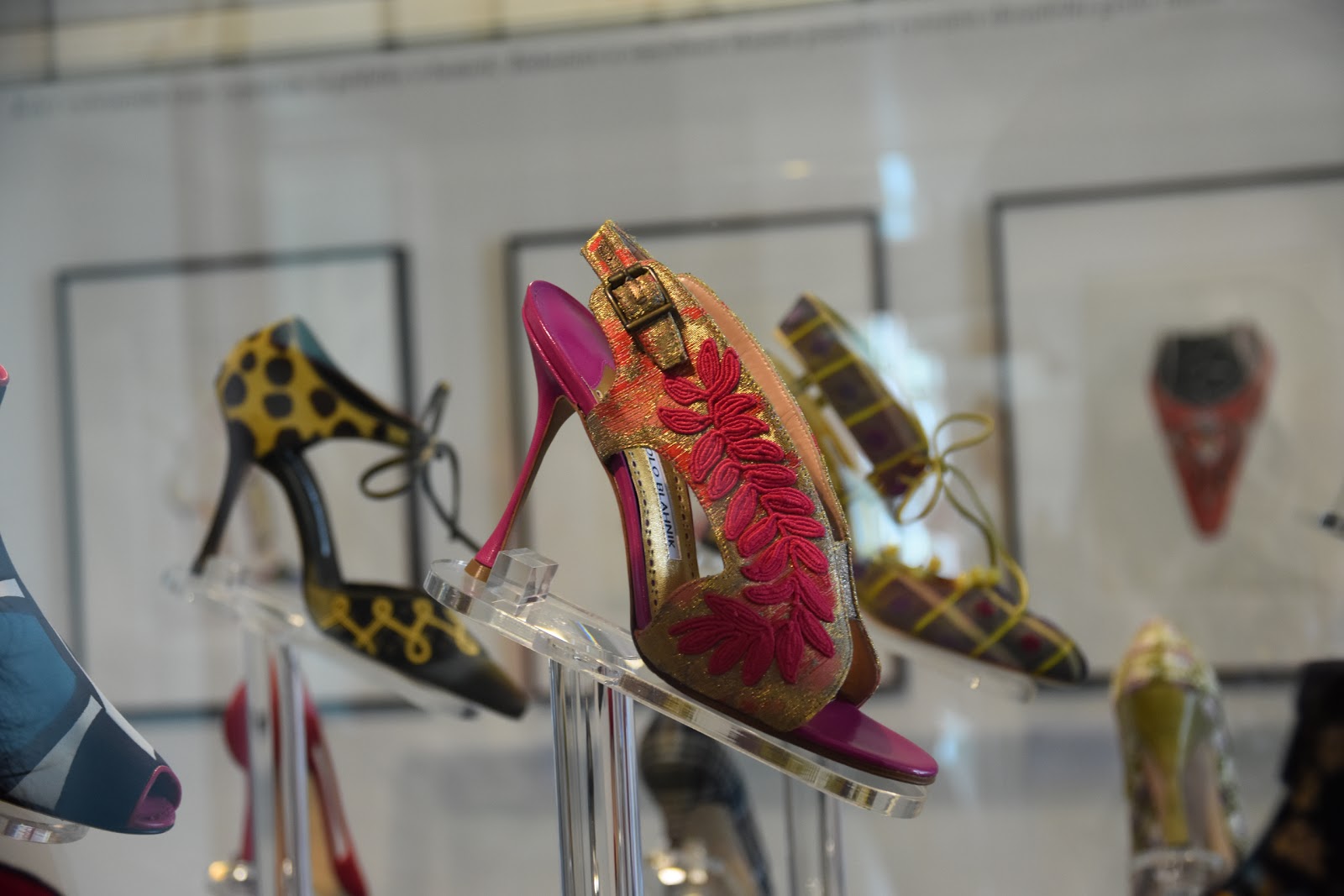 Manolo Blahnik - The Art of Shoes exhibition - Magnifique Brunette