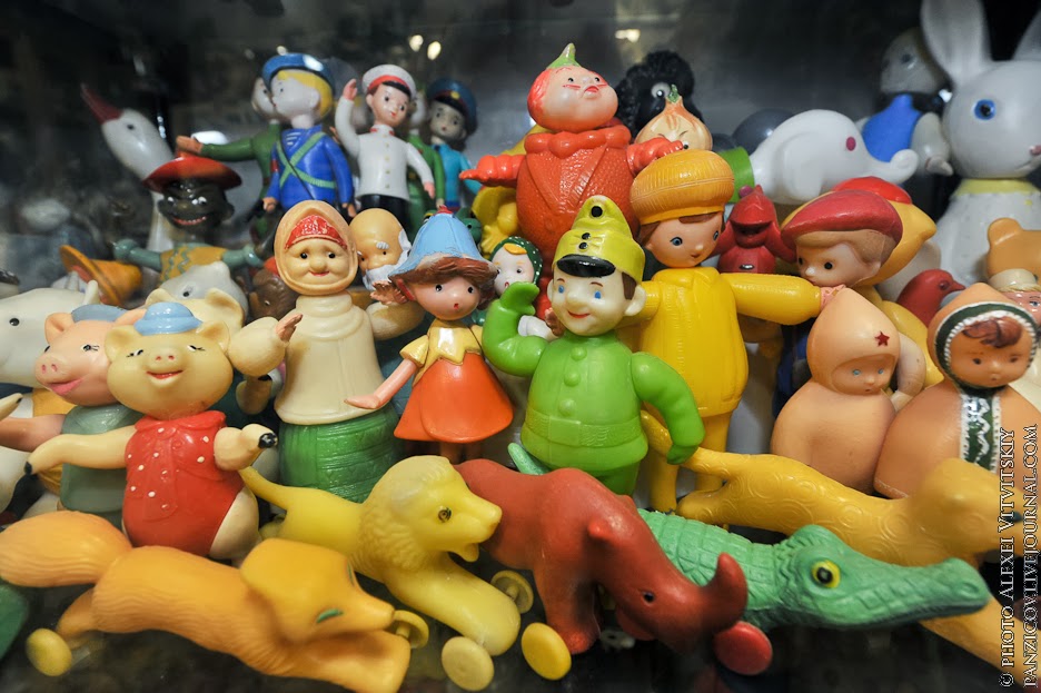 советские игрушки коллекционные. советские игрушечные машинки. советские игрушки коллекционные. советские игрушки коллекционные. сергей романов коллекционер советских игрушек.