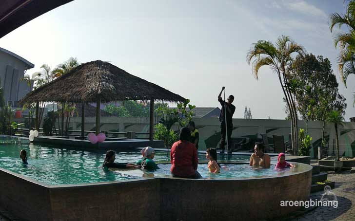 review hotel banana inn bandung