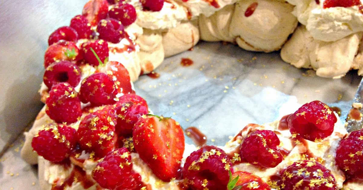 Waitrose Christmas Dessert Campaign Christmas Wreath