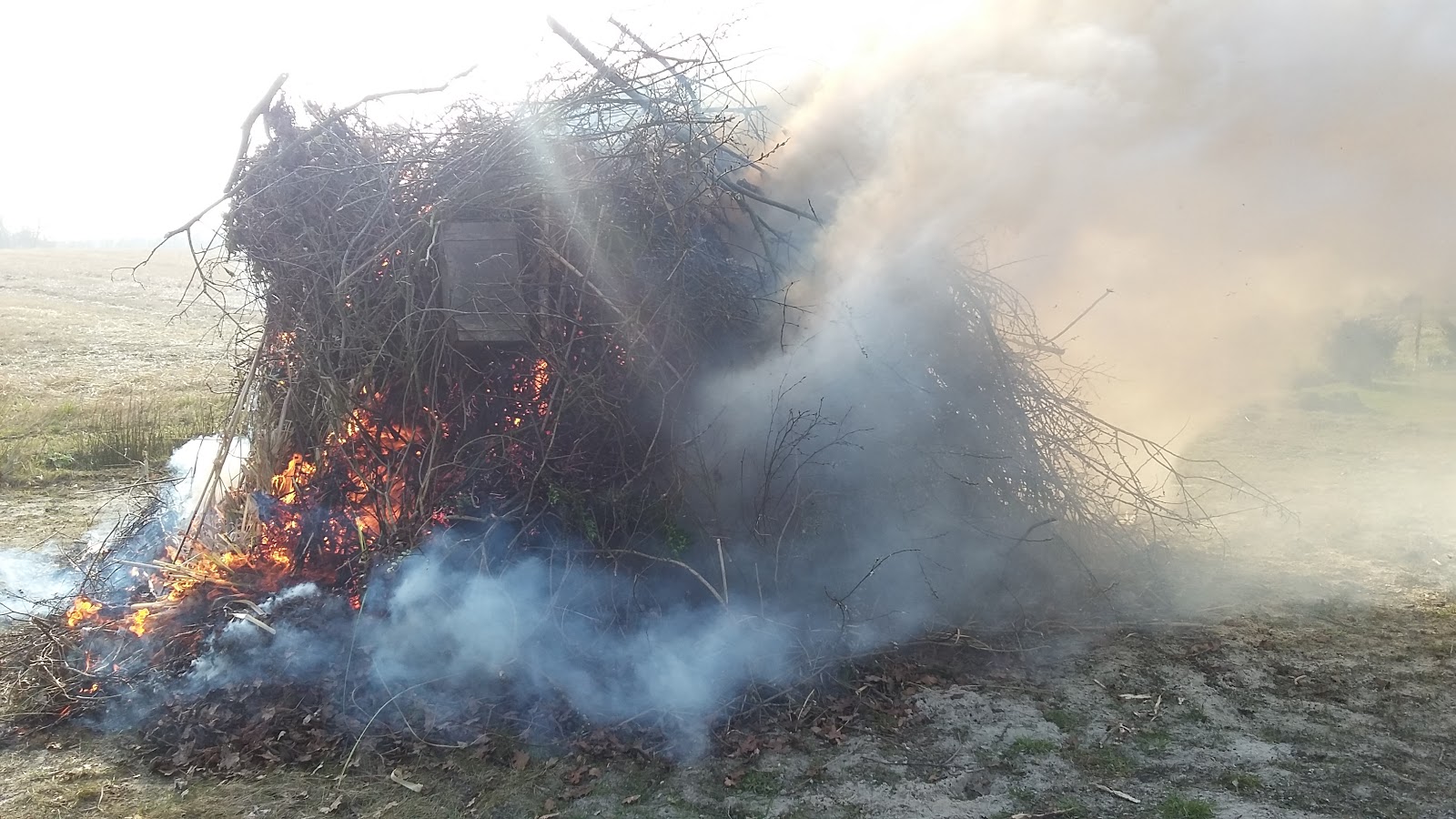 Osterfeuer Brennen Trotz Heftiger Regenschauer Gescherblog