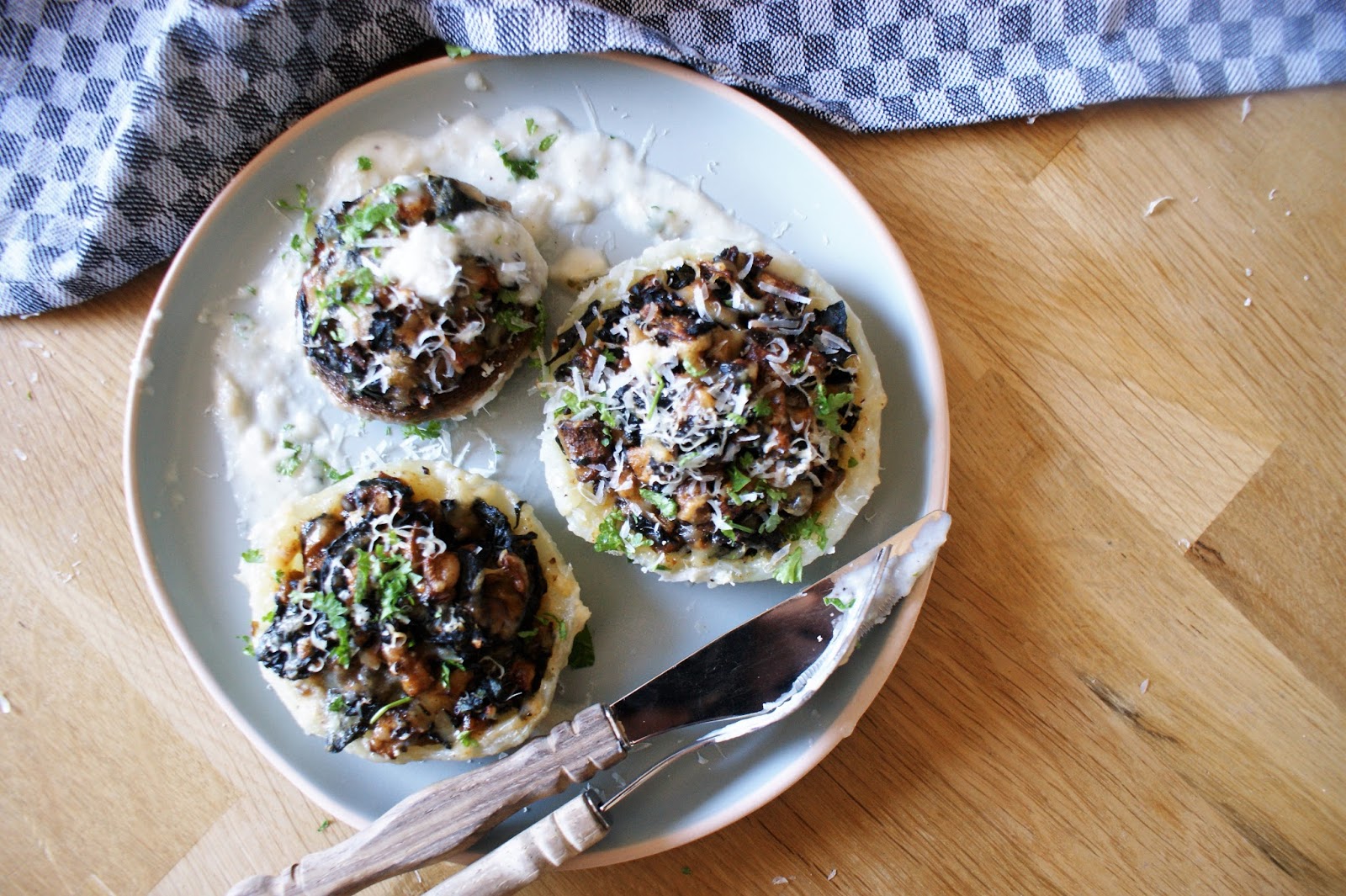 Gefüllte Kohlrabi mit Spinat und Champignons - Papilio Maackii
