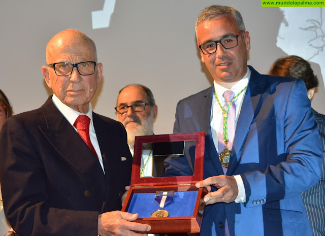 La empresa Juan B. Fierro Hernández S. L. recibe la Medalla de Oro de Santa Cruz de La Palma
