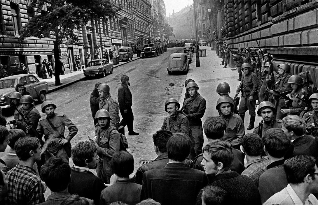 Москва чехословакия. Йозеф Куделка Praha 1968. Йозеф Куделка вторжение Прага 1968.