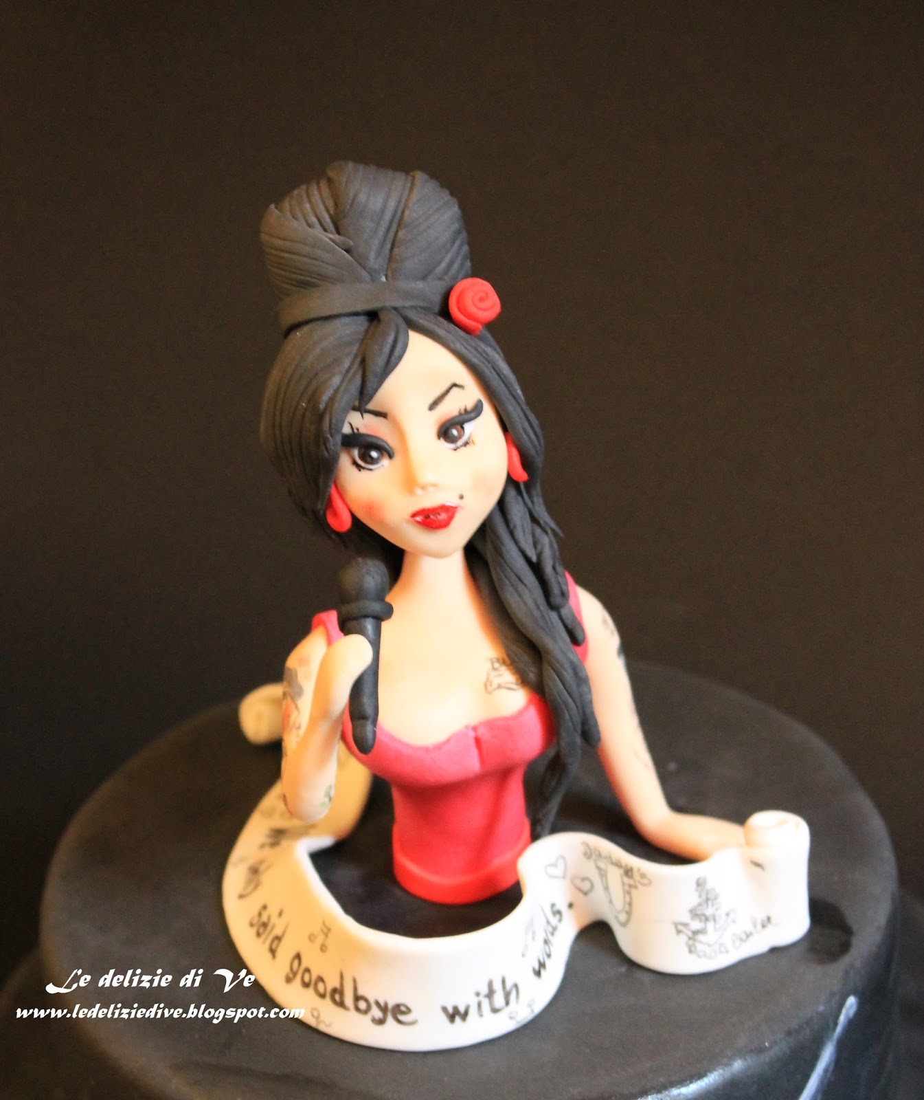 The Corpse Of Amy Winehouse Cake 28 - 6efuxym
