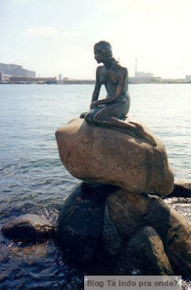 estátua da pequena sereia em Copenhagen