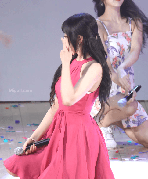 더위에 땀 흘리는 러블리즈 지수