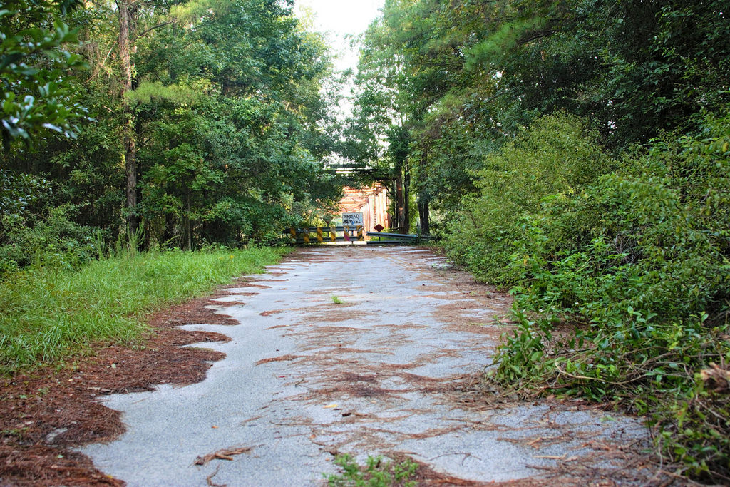 deserted places in florida This abandoned disney water park has been rotting for over 15 years river country in orange county, florida was walt disney world's first. deserted places in florida This abandoned disney water park has been rotting for over 15 years river country in orange county, florida was walt disney world's first.