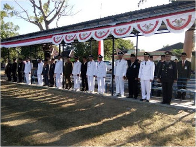 DANRAMIL 13/SUKODONO UPACARA PENURUNAN BENDERA HUT RI KE-73