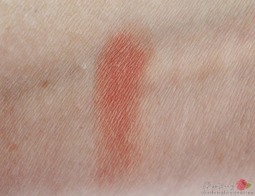 mac melba peachy natural everyday blush skin review swatches סומק מאק מלבה אפרסק קוראל קורל מט מומלץ מאט טבעי יום יום סקירה בלוג איפור וטיפוח גלוסברי glossberry beauty blog