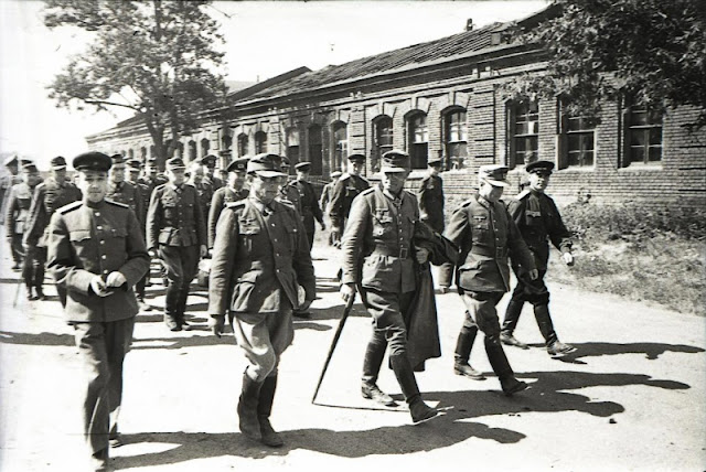 German prisoners, 17 July 1944