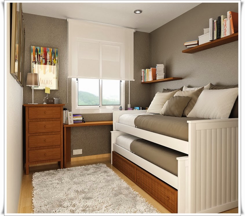 contoh desain kamar tidur sempit dengan warna netral dan pencahayaan yang baik