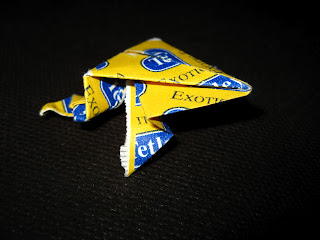 sapo de papel que salta