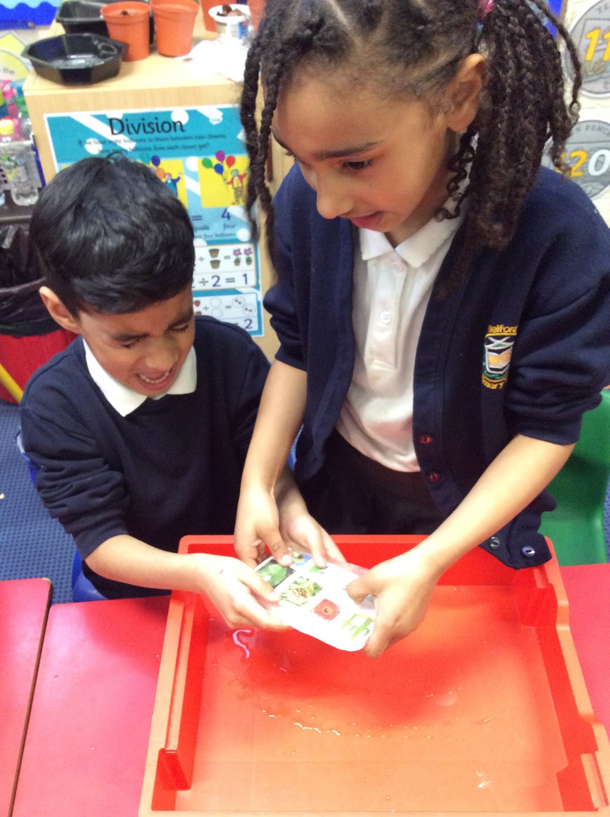 Welford Year 2 2F testing the suitability of different materials in