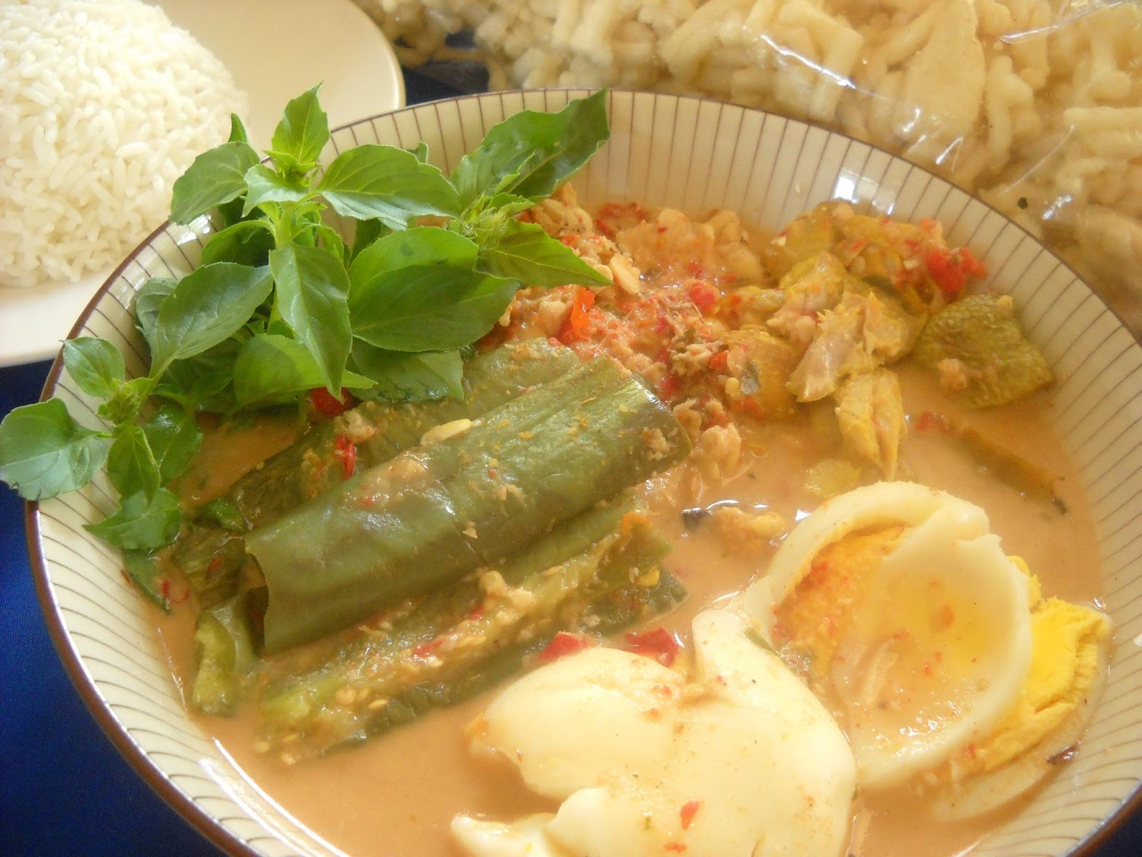 Pecel Penyet Terong, Telor Rebus & Ikan Pari Bakar Pecel Penyet Terong, Telor Rebus & Ikan Pari Bakar