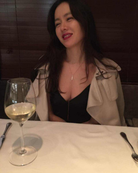 Những lần mỹ nhân ngoan hiền của Kbiz bất ngờ lộ vòng một nóng bỏng - Ảnh 15 Nhung lan my nhan ngoan hien cua Kbiz bat ngo lo vong mot nong bong - Anh 15